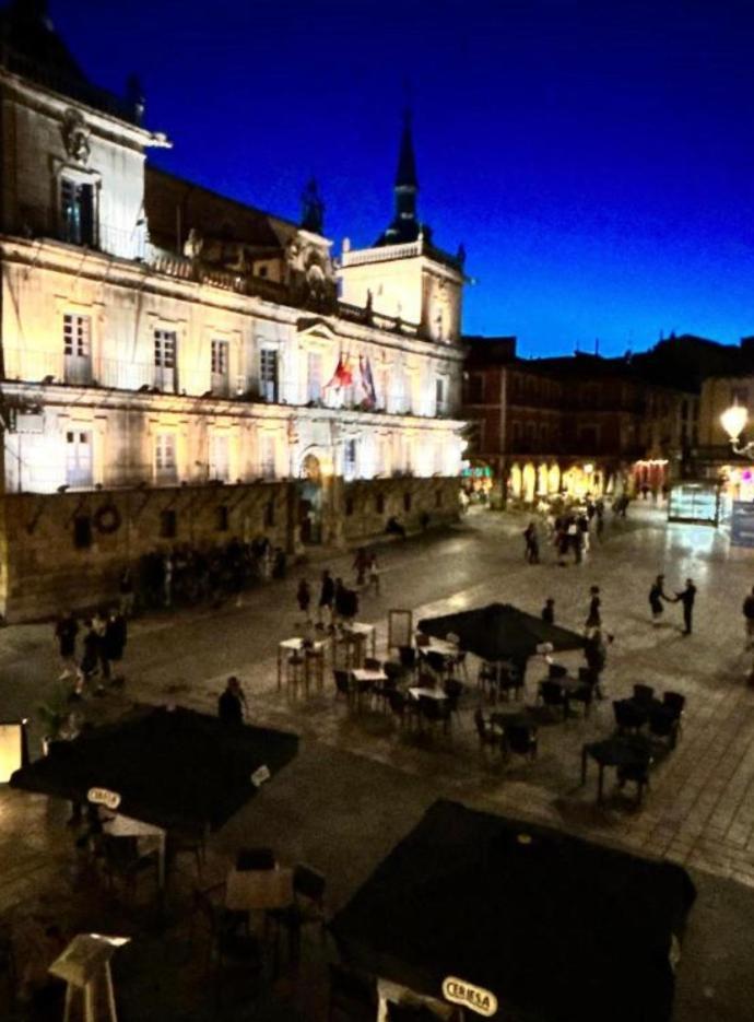 Arquitecto De La Vida- Plaza Mayor León Esterno foto