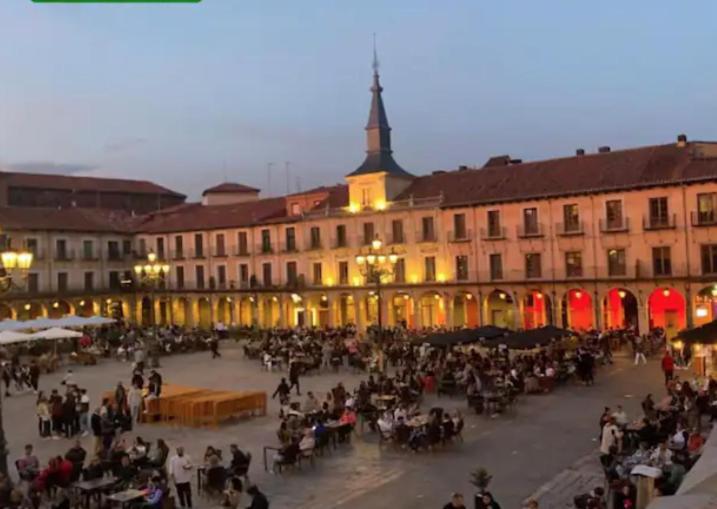 Arquitecto De La Vida- Plaza Mayor León Esterno foto