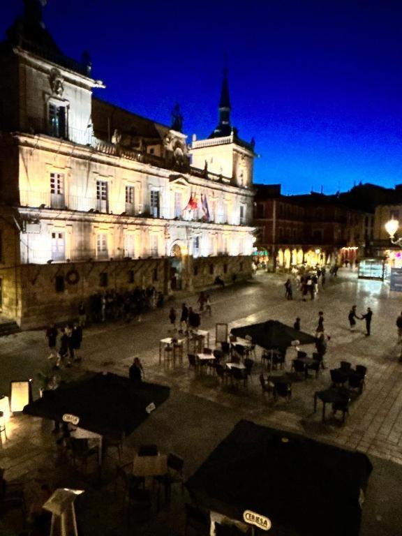 Arquitecto De La Vida- Plaza Mayor León Esterno foto