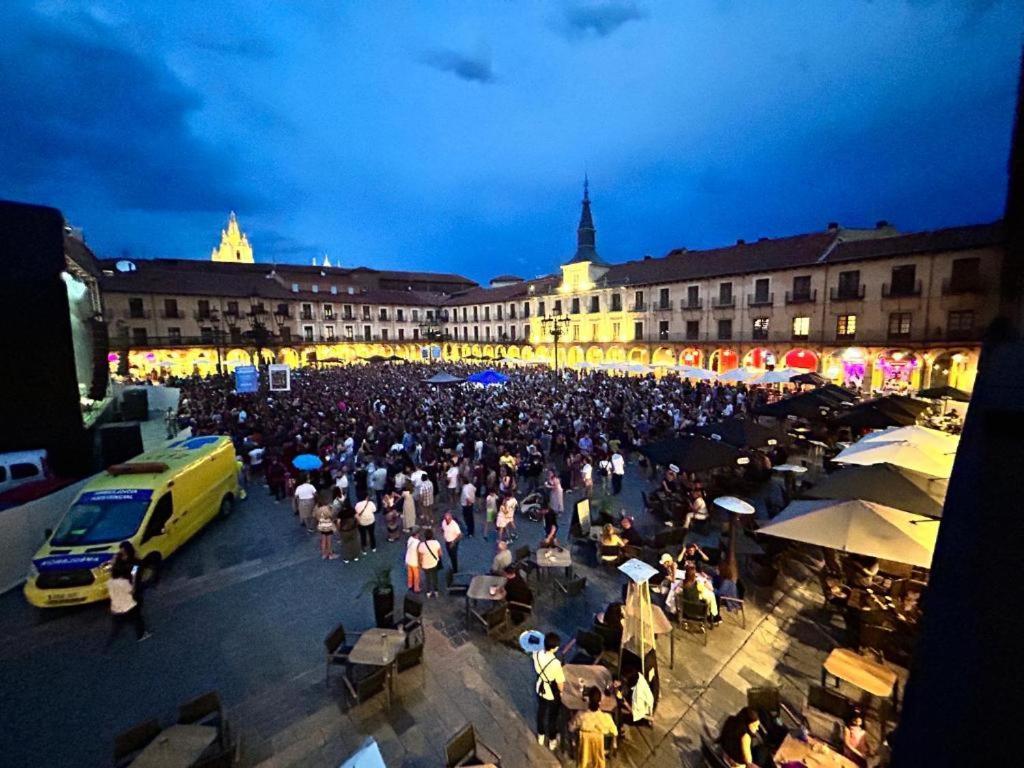 Arquitecto De La Vida- Plaza Mayor León Esterno foto