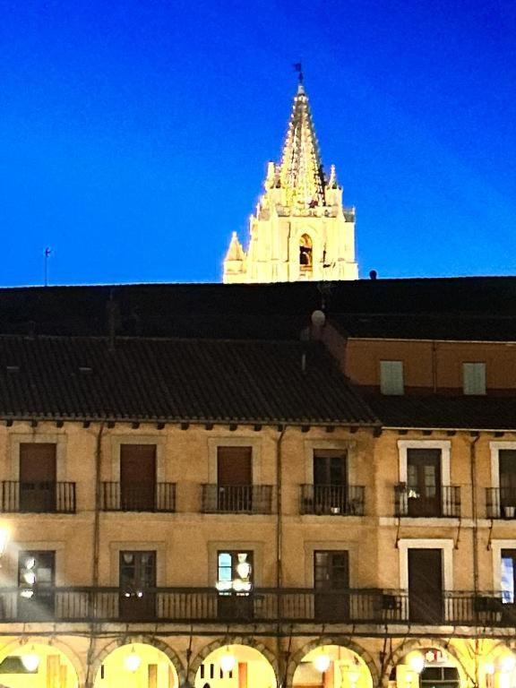 Arquitecto De La Vida- Plaza Mayor León Esterno foto