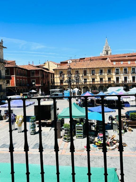 Arquitecto De La Vida- Plaza Mayor León Esterno foto