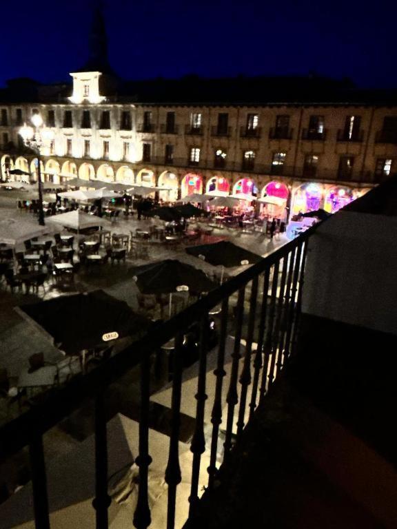 Arquitecto De La Vida- Plaza Mayor León Esterno foto